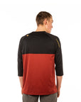 Model is 6' wearing size Large.